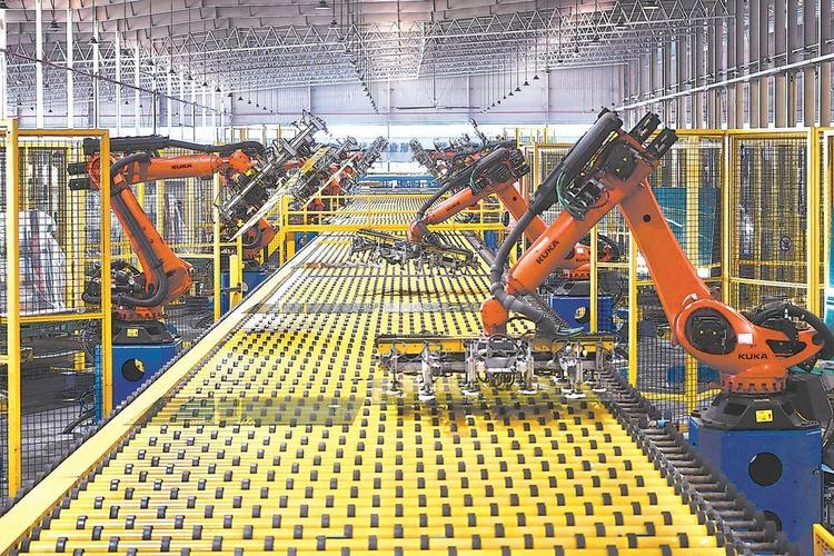 福耀汽车玻璃生产工厂正在打造新时代智慧工厂.